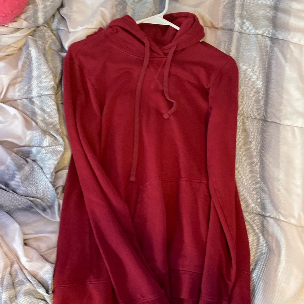 RED SWEATSHIRT